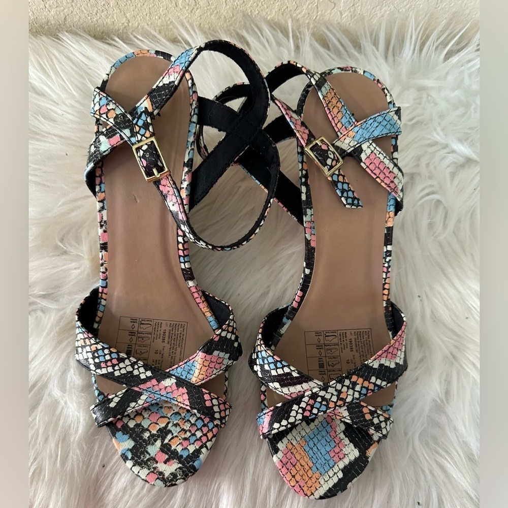 💙3/$20 Multicolor Strappy Sandals